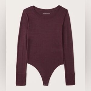 Abercrombie & Fitch Long Sleeve
Crewneck Bodysuit. Size Small. Maroon.